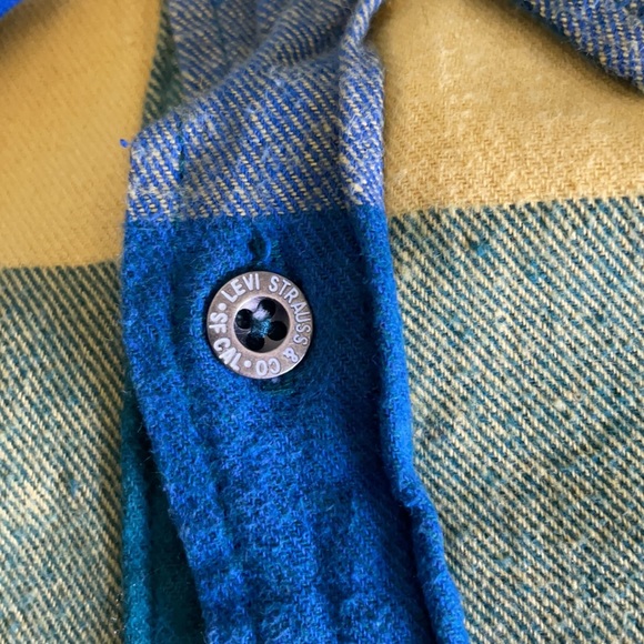 Boys Levi’s heavy button down shirt - Picture 6 of 9